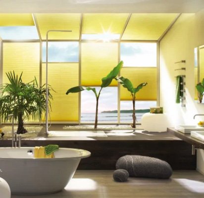 Gelbe Plissees im Badezimmer