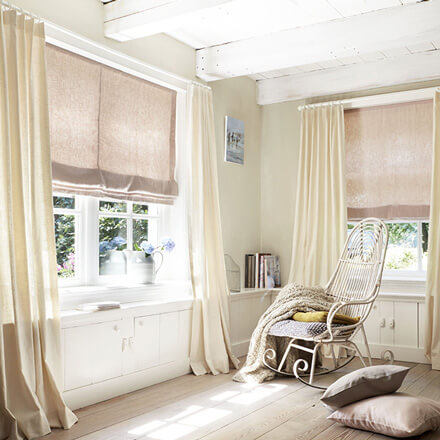 Blickdichte Gardinen im Shabby Chic Stil für das Schlafzimmer