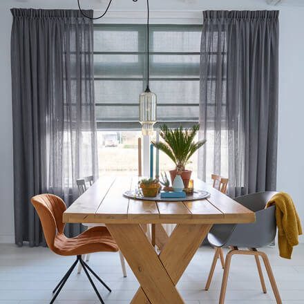 Gardine mit Smokband in grau f&uuml;rs Esszimmer
