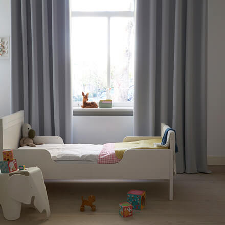 Schallschutzvorhang im Kinderzimmer in Weiß