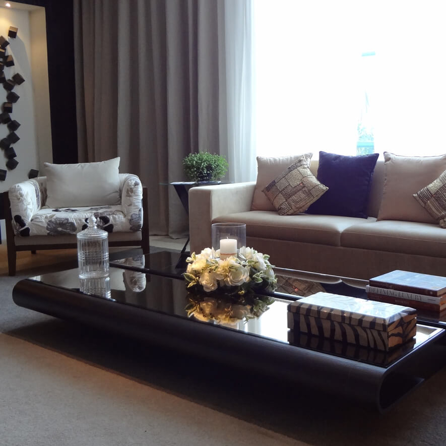 Schallschutzvorhang im Wohnzimmer in Beige