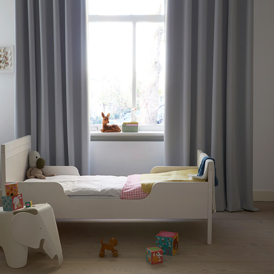 Schallschutzvorhang im Kinderzimmer in Weiß