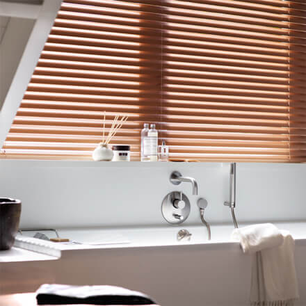 Jalousien im Badezimmer für optimalen Lichteinfall