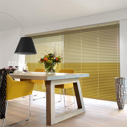 Jalousien mit Farbwechsellamellen stylish in Gelb Jalousien mit Farbwechsellamellen stylish in Gelb