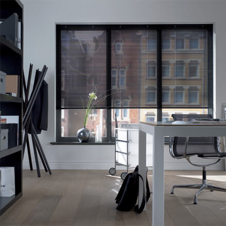 Jalousien im Büro ohne Bohren, zum Klemmen mit Klemmträgern