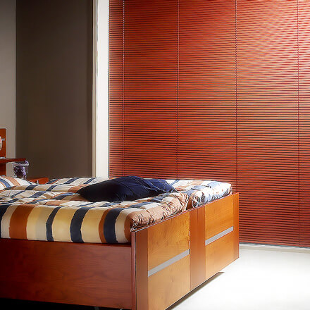 Jalousie Dim-out zur Verdunkelung im Schlafzimmer Jalousie Dim-out zur Verdunkelung im Schlafzimmer