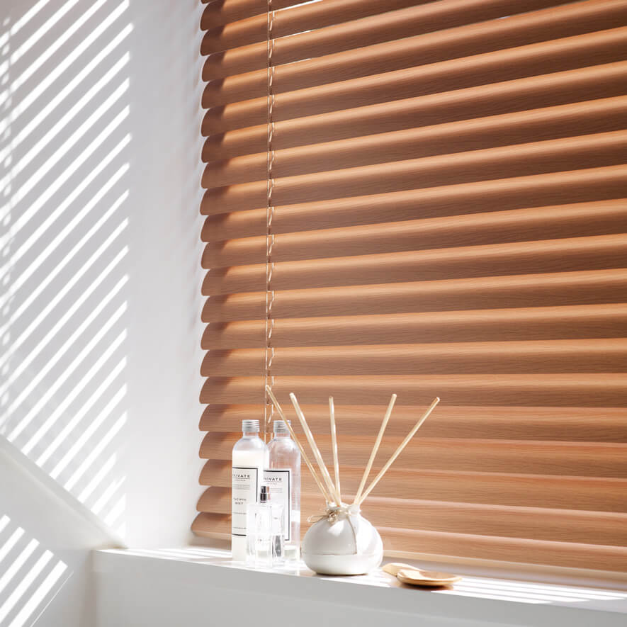 Feuchtigkeitsresistente Jalousien im Badezimmer