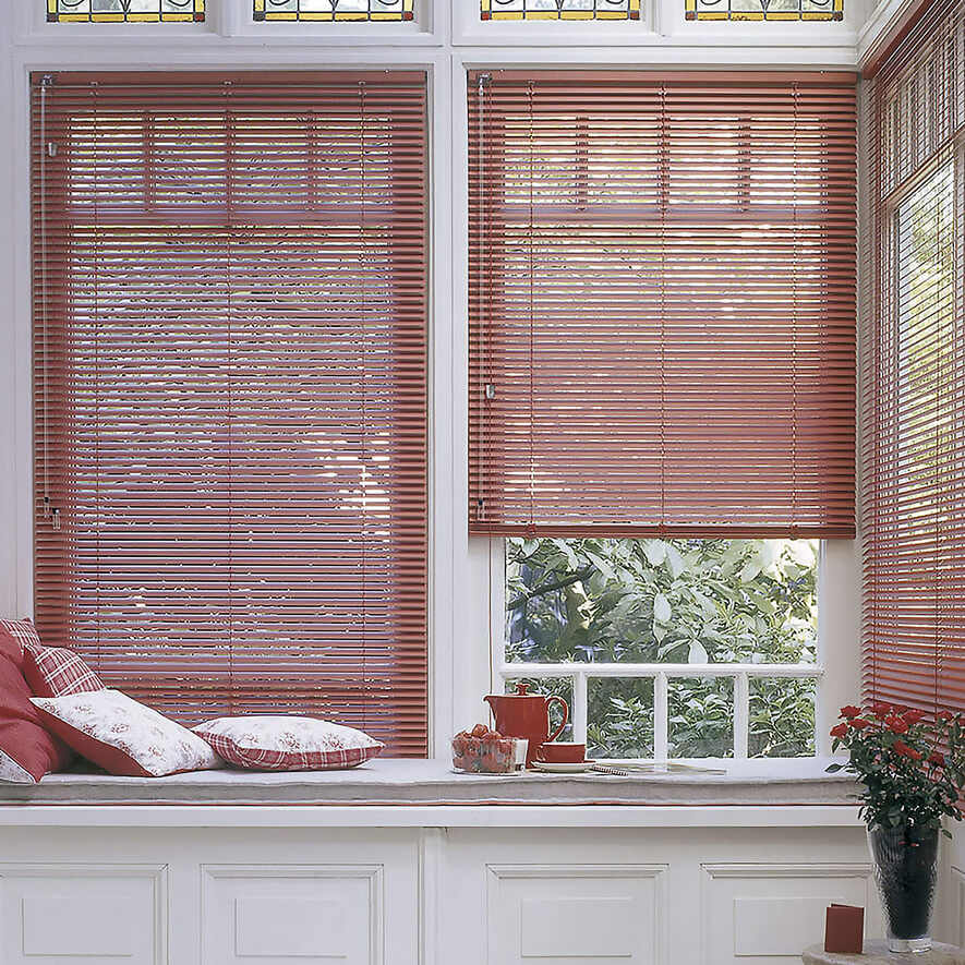 Jalousien nach Maß in altrosé für den perfekten Shabby Chic
