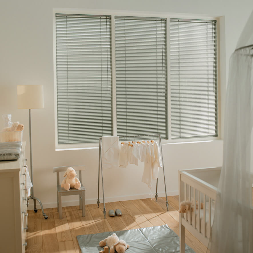 Standardjalousien in silber für Babyzimmer/Kinderzimmer Standardjalousien in silber für Babyzimmer/Kinderzimmer
