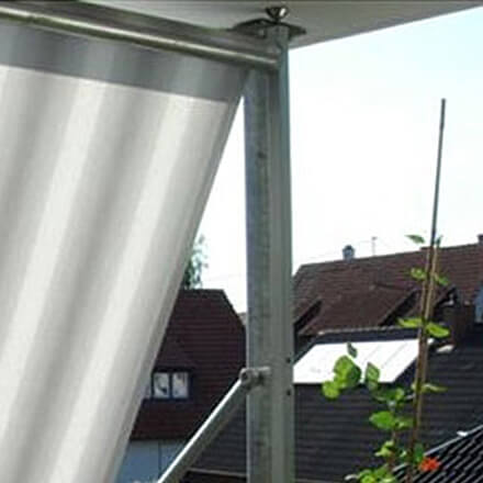 Balkon mit Klemmmarkise