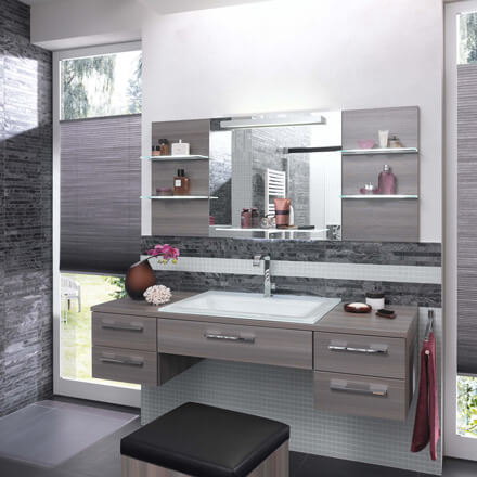 Plissees VS2 fest verspannt in Grau im Badezimmer Plissees VS2 fest verspannt in Grau im Badezimmer