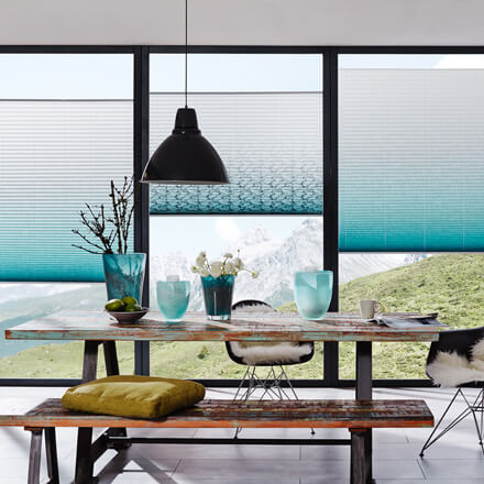 Optisches Highlight: Plissee im Ombré-Stil im Esszimmer Optisches Highlight: Plissee im Ombré-Stil im Esszimmer