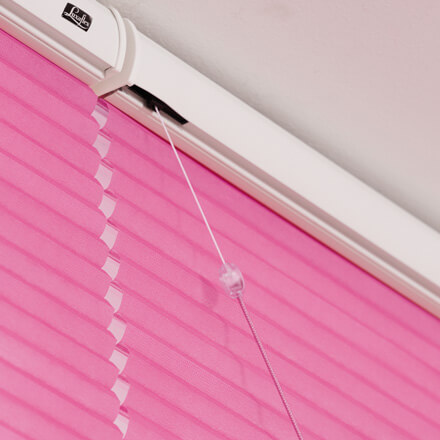 Plissees mit Smartcord im Kinderzimmer Detailansicht Oberschiene