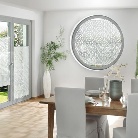 Dekor Plissees für runde Fenster / Bullaugen im Esszimmer