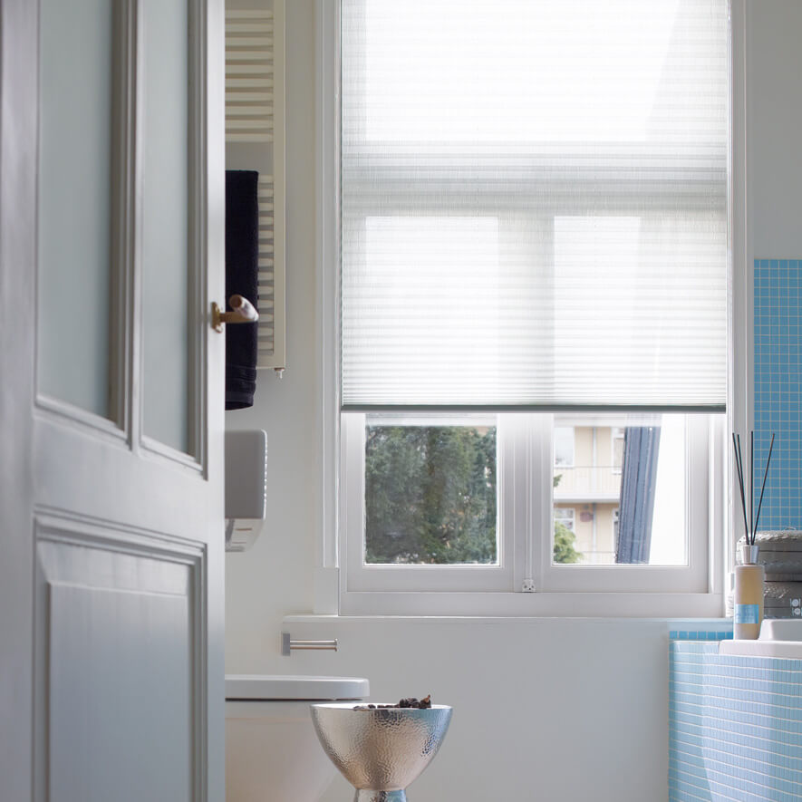 Blickdichte Plissees im Badezimmer - halboffen