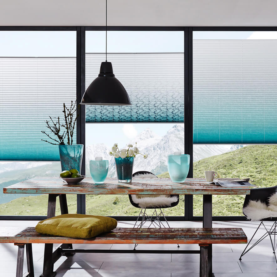 Optisches Highlight: Plissee im Ombré-Stil im Esszimmer Optisches Highlight: Plissee im Ombré-Stil im Esszimmer