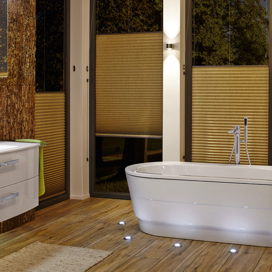 Goldene Deluxe Plissees mit zwei Zugschnüren im Badezimmer