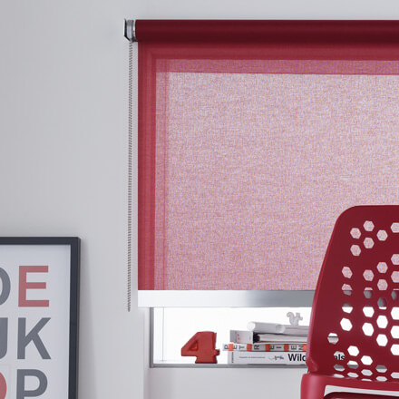Rotes, transparentes JAB Rollo im Wartebereich