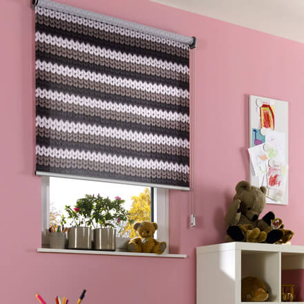 Seitenzugrollo mit Print im Kinderzimmer