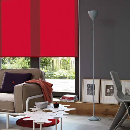 Rotes Thermorollo im Wohnzimmer