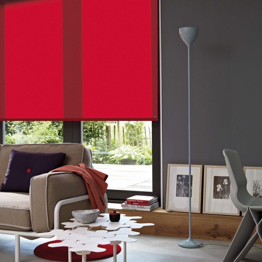 Rotes Thermorollo im Wohnzimmer